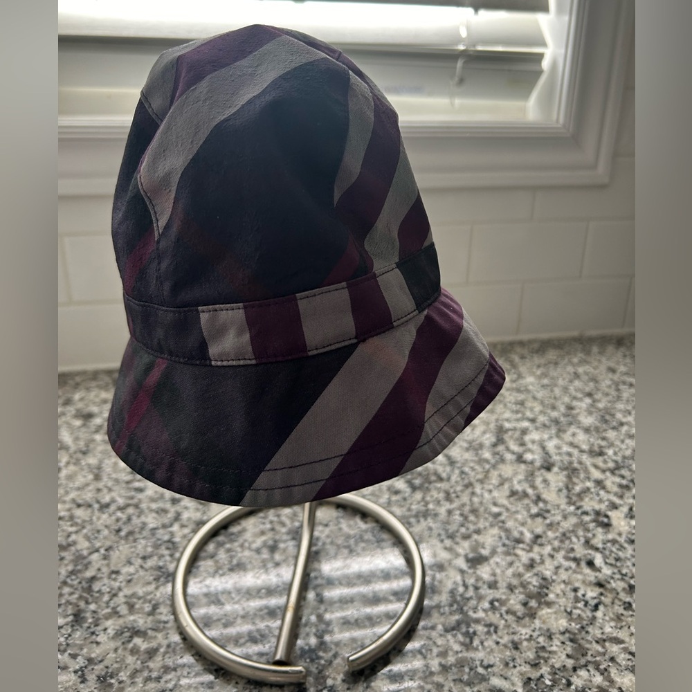 Burberry Check/Plaid Bucket Hat. Size Medium